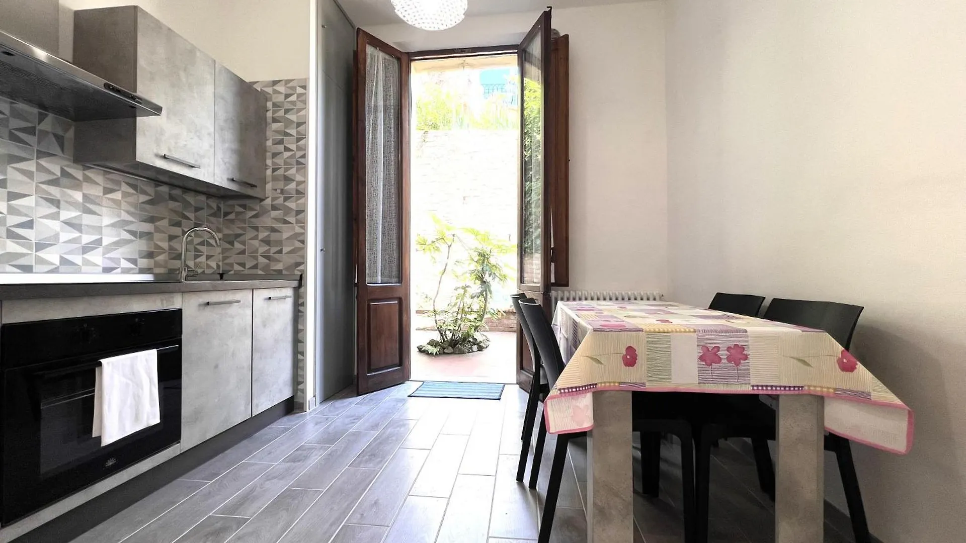 Ortensia-Central Apartment With Terrace Siena